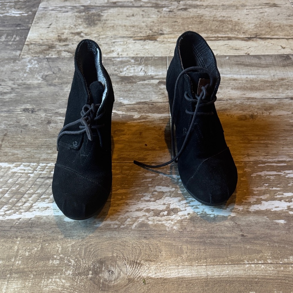 TOMS Desert Ankle Boots Black Suede Chukka Lace Up Wedge Heels Women’s 7.5 - Picture 4 of 8